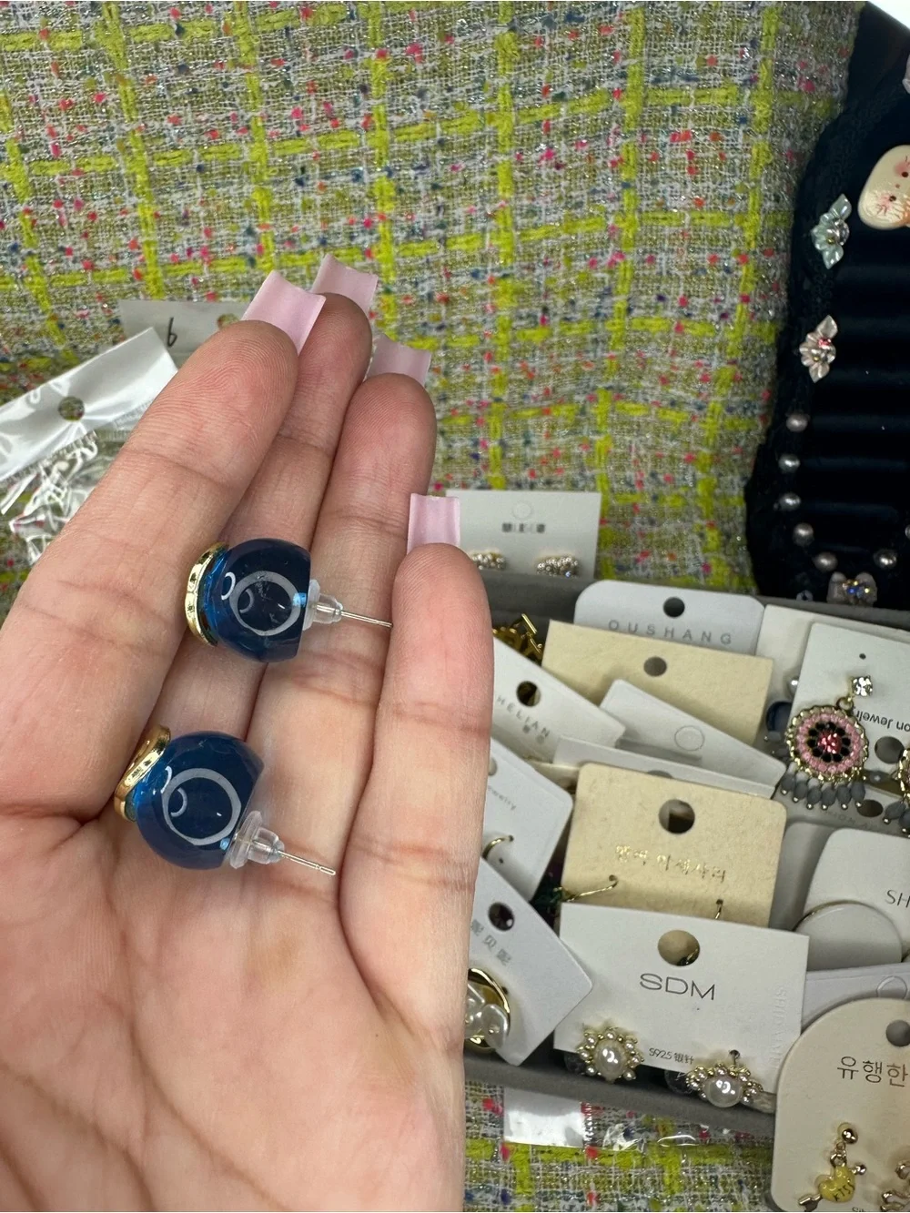 Gold Interlocking Circle Stud Earrings - Blue